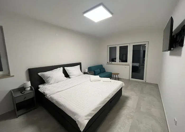 Casa Mira Apartments