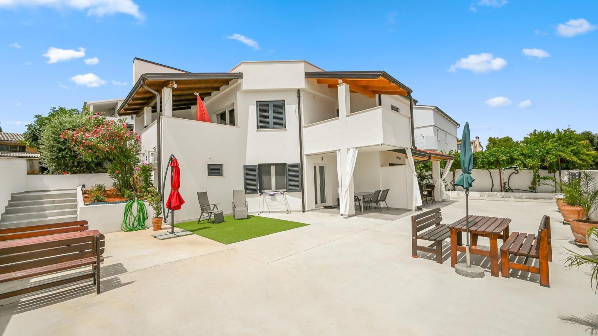 Casa Mira